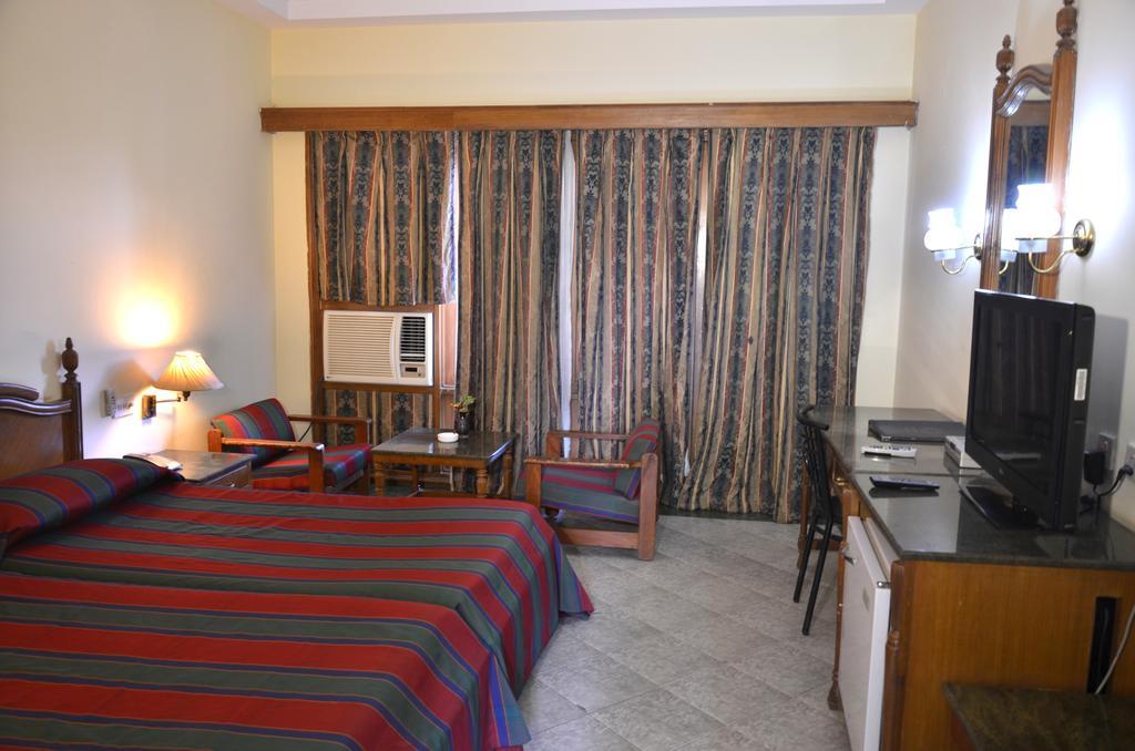 Hotel Bharatpur Ashok Ngoại thất bức ảnh