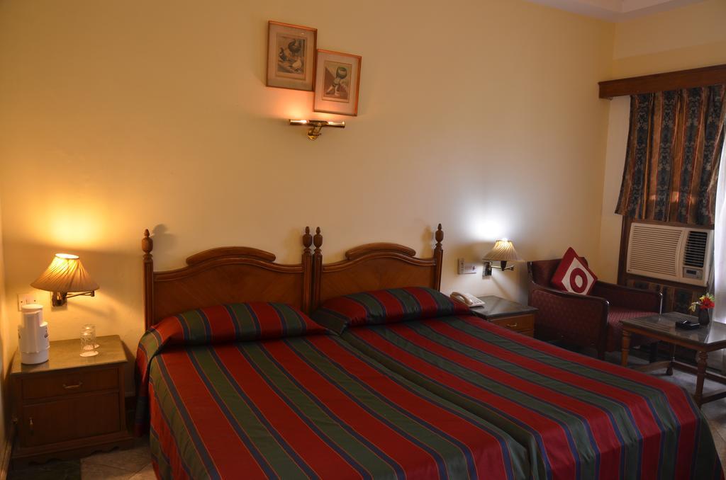 Hotel Bharatpur Ashok Ngoại thất bức ảnh